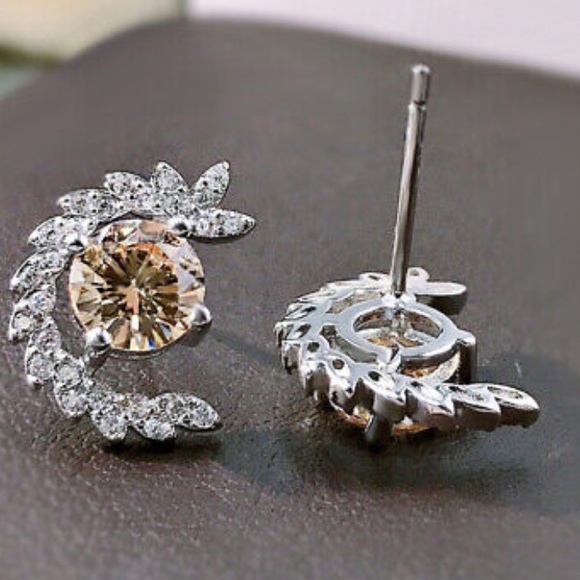 NWT sparkling sterling silver diamond earrings - Picture 4 of 7